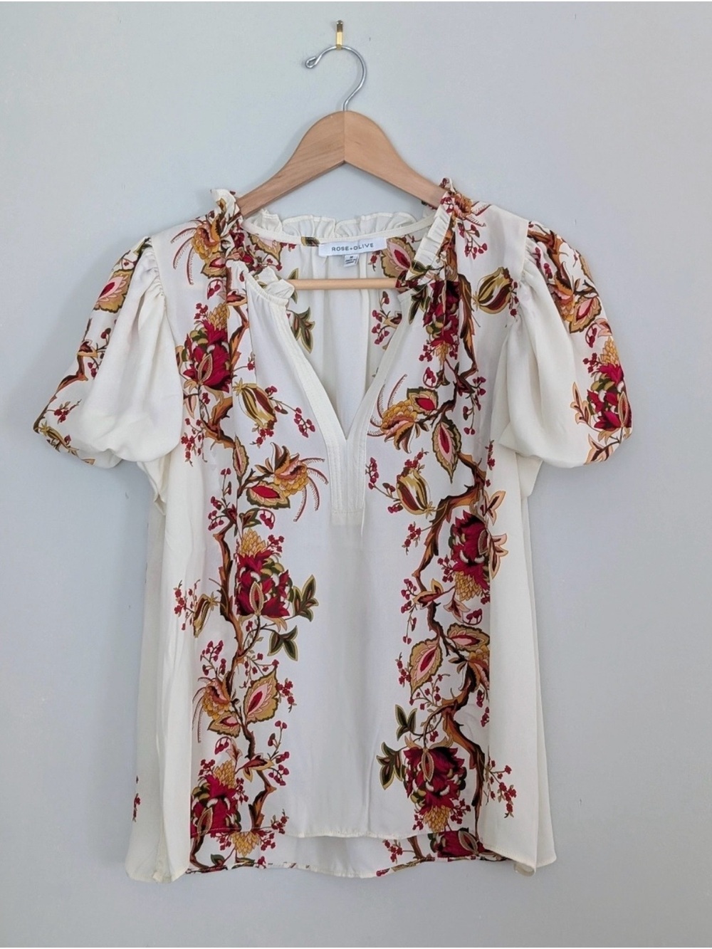 Rose & Olive White Floral Embroidered V-Neck Puff Sleeve Blouse - Picture 3 of 11